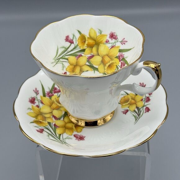 Royal Ardalt Bone China Footed Tea Cup Saucer 2102D England Daffodils Gold Gilt - Picture 1 of 11